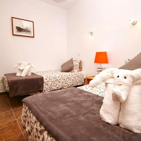 Casa Margarita - Shared Pool - Close To Seafront Promenade *