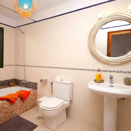 Casa Margarita - Shared Pool - Close To Seafront Promenade *