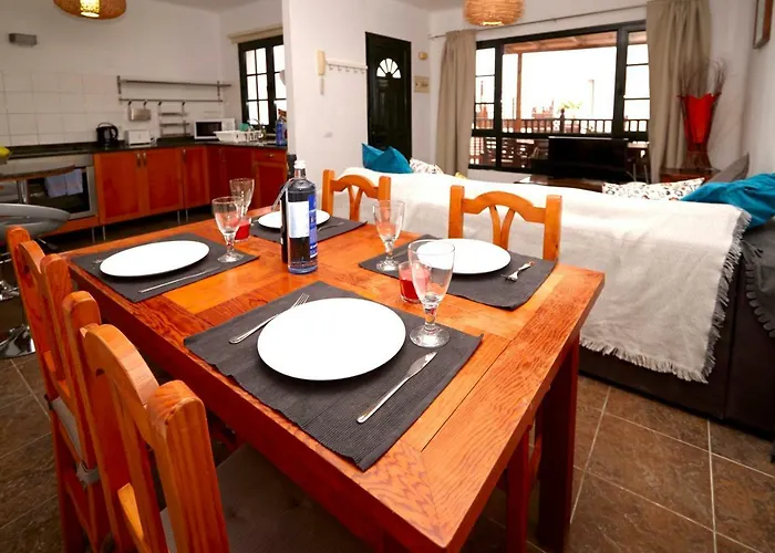 Casa Margarita - Shared Pool - Close To Seafront Promenade *