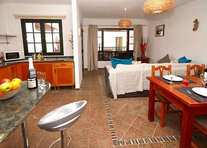 Casa Margarita - Shared Pool - Close To Seafront Promenade Villa