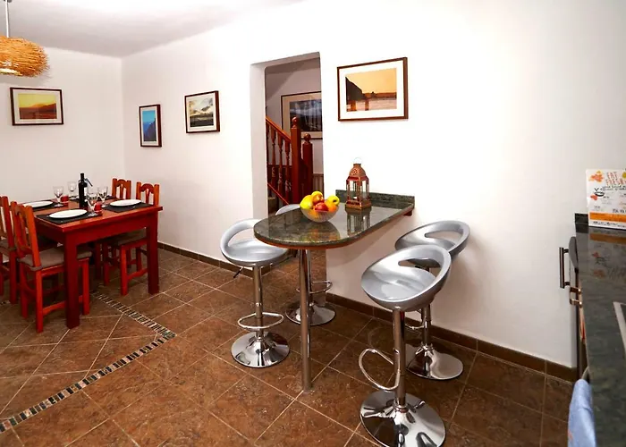 Villa Casa Margarita - Shared Pool - Close To Seafront Promenade