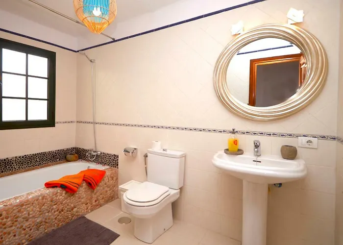 Casa Margarita - Shared Pool - Close To Seafront Promenade *